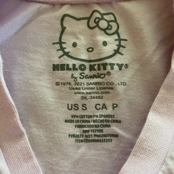 GUC Hello Kitty Crop Top - Picture 2 of 2